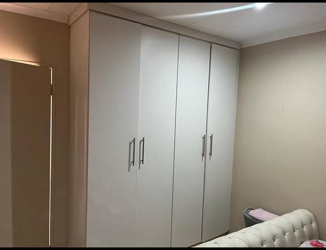 2 BEDROOM TOWNHOUSE FOR SALE IN THORNHILL